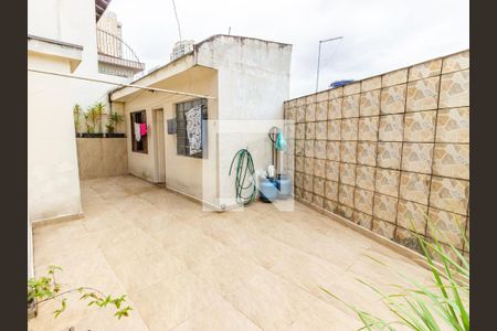 Casa à venda com 220m², 4 quartos e 4 vagas Casa à venda com 220m², 4 quartos e 4 vagasQuintal