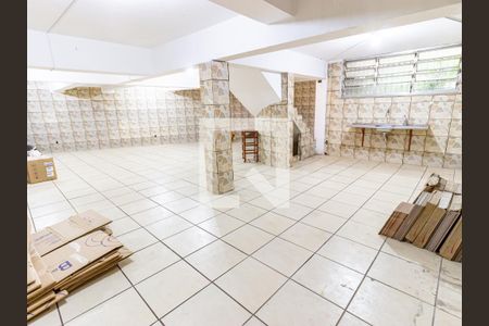 Casa à venda com 220m², 4 quartos e 4 vagas Casa à venda com 220m², 4 quartos e 4 vagasSalão de Festas