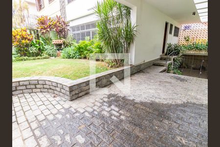 Casa à venda com 220m², 4 quartos e 4 vagas Casa à venda com 220m², 4 quartos e 4 vagasGaragem