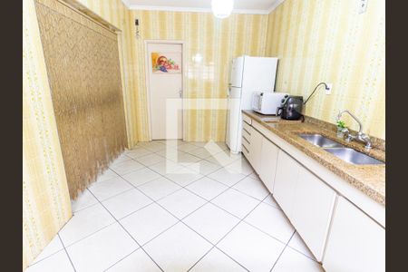 Casa à venda com 220m², 4 quartos e 4 vagas Casa à venda com 220m², 4 quartos e 4 vagasCozinha