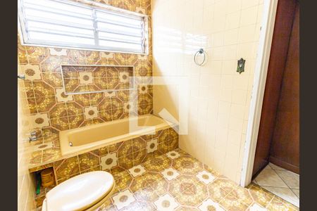 Casa à venda com 220m², 4 quartos e 4 vagas Casa à venda com 220m², 4 quartos e 4 vagasBanheiro da Suíte