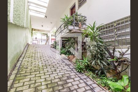 Casa à venda com 220m², 4 quartos e 4 vagas Casa à venda com 220m², 4 quartos e 4 vagasGaragem