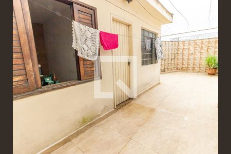 Casa à venda com 220m², 4 quartos e 4 vagas Casa à venda com 220m², 4 quartos e 4 vagasQuintal