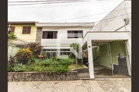 Casa à venda com 220m², 4 quartos e 4 vagas Casa à venda com 220m², 4 quartos e 4 vagasFachada