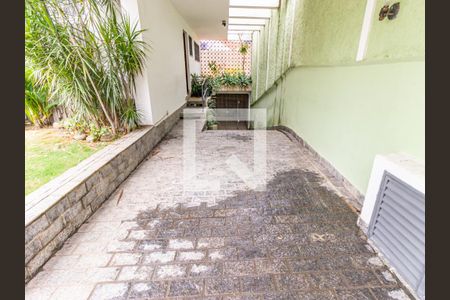 Casa à venda com 220m², 4 quartos e 4 vagas Casa à venda com 220m², 4 quartos e 4 vagasGaragem