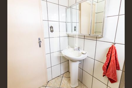 Casa à venda com 220m², 4 quartos e 4 vagas Casa à venda com 220m², 4 quartos e 4 vagasBanheiro