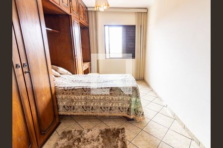 Casa à venda com 220m², 4 quartos e 4 vagas Casa à venda com 220m², 4 quartos e 4 vagasQuarto 2