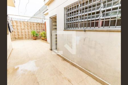 Casa à venda com 220m², 4 quartos e 4 vagas Casa à venda com 220m², 4 quartos e 4 vagasQuintal