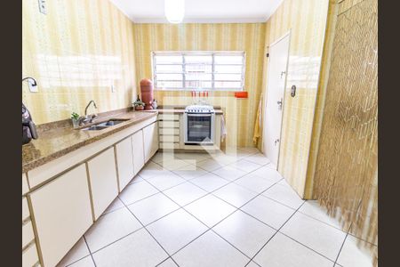 Casa à venda com 220m², 4 quartos e 4 vagas Casa à venda com 220m², 4 quartos e 4 vagasCozinha