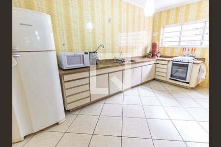 Casa à venda com 220m², 4 quartos e 4 vagas Casa à venda com 220m², 4 quartos e 4 vagasCozinha