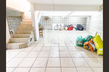 Casa à venda com 220m², 4 quartos e 4 vagas Casa à venda com 220m², 4 quartos e 4 vagasSalão de Festas