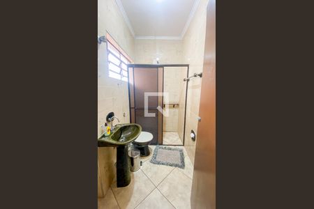 Casa à venda com 400m², 3 quartos e 2 vagasBanheiro 2