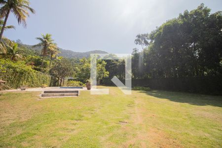 Casa à venda com 285m², 4 quartos e 4 vagas Casa à venda com 285m², 4 quartos e 4 vagasQuintal