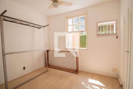 Casa à venda com 285m², 4 quartos e 4 vagas Casa à venda com 285m², 4 quartos e 4 vagasQuarto 2