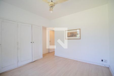 Casa à venda com 285m², 4 quartos e 4 vagas Casa à venda com 285m², 4 quartos e 4 vagasQuarto 4