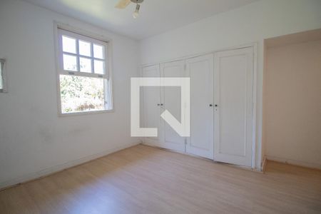 Casa à venda com 285m², 4 quartos e 4 vagas Casa à venda com 285m², 4 quartos e 4 vagasQuarto 4