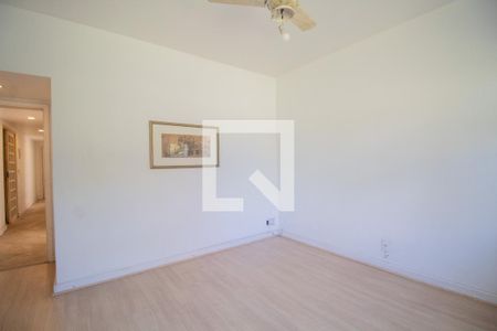 Casa à venda com 285m², 4 quartos e 4 vagas Casa à venda com 285m², 4 quartos e 4 vagasQuarto 4