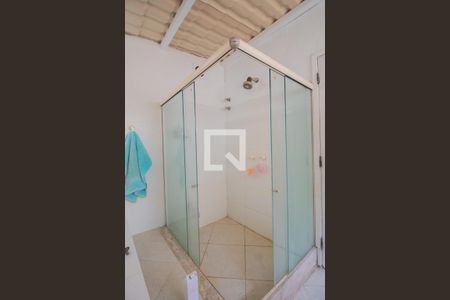 Casa à venda com 285m², 4 quartos e 4 vagas Casa à venda com 285m², 4 quartos e 4 vagasBanheiro da Suíte 1