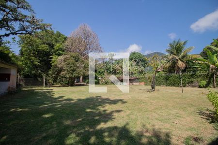 Casa à venda com 285m², 4 quartos e 4 vagas Casa à venda com 285m², 4 quartos e 4 vagasQuintal