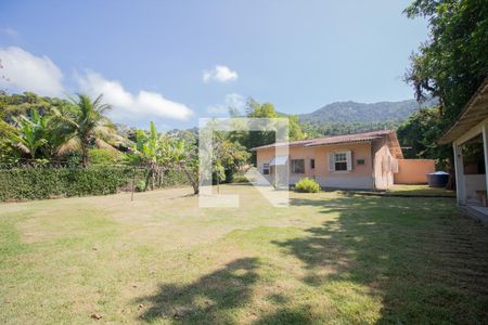 Casa à venda com 285m², 4 quartos e 4 vagas Casa à venda com 285m², 4 quartos e 4 vagasQuintal