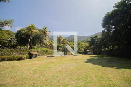 Casa à venda com 285m², 4 quartos e 4 vagas Casa à venda com 285m², 4 quartos e 4 vagasQuintal