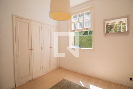 Casa à venda com 285m², 4 quartos e 4 vagas Casa à venda com 285m², 4 quartos e 4 vagasQuarto 3