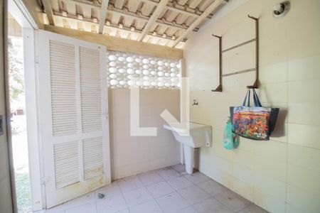 Casa à venda com 285m², 4 quartos e 4 vagas Casa à venda com 285m², 4 quartos e 4 vagasÁrea de Serviço