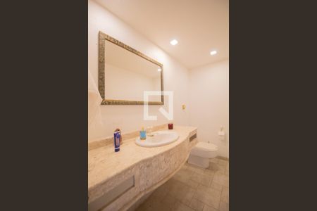 Casa à venda com 285m², 4 quartos e 4 vagas Casa à venda com 285m², 4 quartos e 4 vagasLavabo