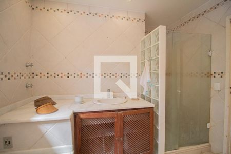 Casa à venda com 285m², 4 quartos e 4 vagas Casa à venda com 285m², 4 quartos e 4 vagasbanheiro 2