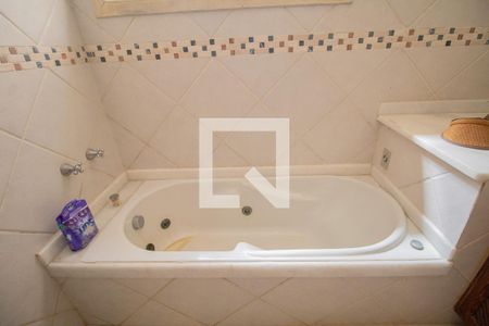 Casa à venda com 285m², 4 quartos e 4 vagas Casa à venda com 285m², 4 quartos e 4 vagasbanheiro 2