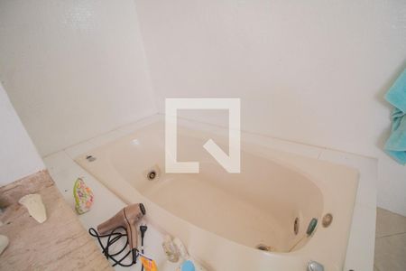 Casa à venda com 285m², 4 quartos e 4 vagas Casa à venda com 285m², 4 quartos e 4 vagasBanheiro da Suíte 1