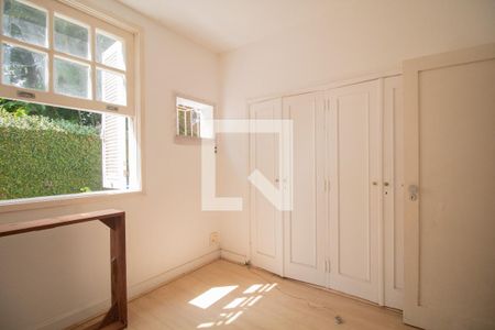 Casa à venda com 285m², 4 quartos e 4 vagas Casa à venda com 285m², 4 quartos e 4 vagasQuarto 2