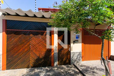 Casa à venda com 190m², 3 quartos e 3 vagas Casa à venda com 190m², 3 quartos e 3 vagasFachada