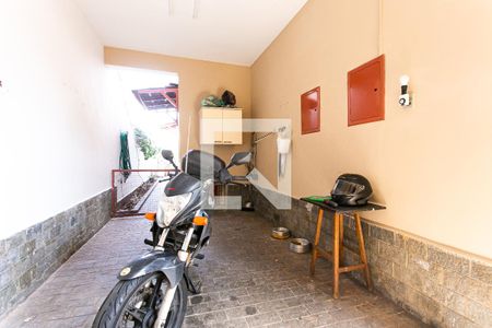 Casa à venda com 190m², 3 quartos e 3 vagas Casa à venda com 190m², 3 quartos e 3 vagasGaragem