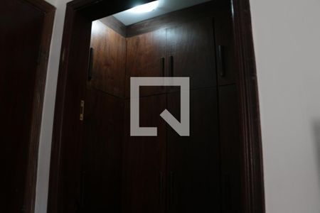 Casa à venda com 190m², 3 quartos e 3 vagas Casa à venda com 190m², 3 quartos e 3 vagasCloset