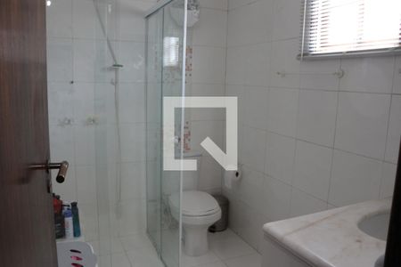 Casa à venda com 190m², 3 quartos e 3 vagas Casa à venda com 190m², 3 quartos e 3 vagasBanheiro da Suíte 2