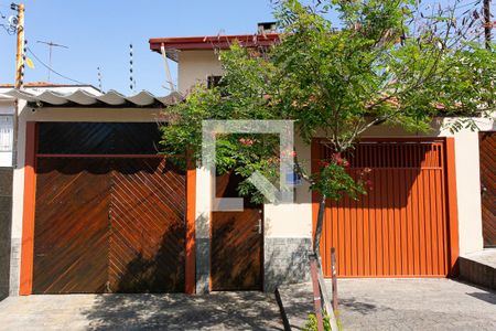 Casa à venda com 190m², 3 quartos e 3 vagas Casa à venda com 190m², 3 quartos e 3 vagasFachada