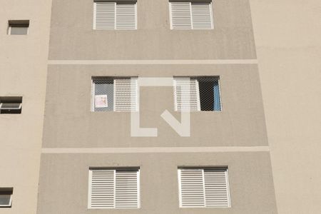 Apartamento à venda com 150m², 2 quartos e 1 vagaFachada do prédio - janela com placa instalada