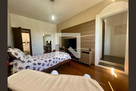 Casa à venda com 344m², 7 quartos e 2 vagas Casa à venda com 344m², 7 quartos e 2 vagasQuarto 1