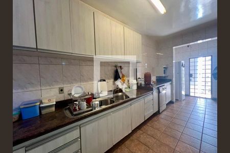 Casa à venda com 344m², 7 quartos e 2 vagas Casa à venda com 344m², 7 quartos e 2 vagasCozinha