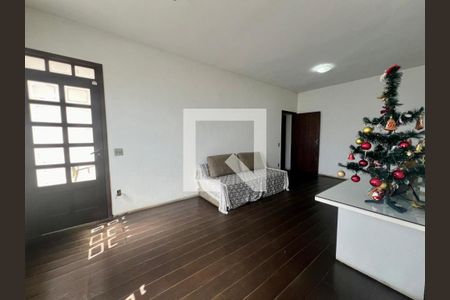 Casa à venda com 344m², 7 quartos e 2 vagas Casa à venda com 344m², 7 quartos e 2 vagasSala