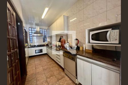 Casa à venda com 344m², 7 quartos e 2 vagas Casa à venda com 344m², 7 quartos e 2 vagasCozinha