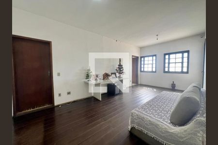Casa à venda com 344m², 7 quartos e 2 vagas Casa à venda com 344m², 7 quartos e 2 vagasSala