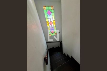 Casa à venda com 344m², 7 quartos e 2 vagas Casa à venda com 344m², 7 quartos e 2 vagasEscada