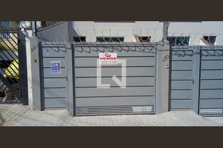 Casa à venda com 97m², 2 quartos e 4 vagas Casa à venda com 97m², 2 quartos e 4 vagasFachada