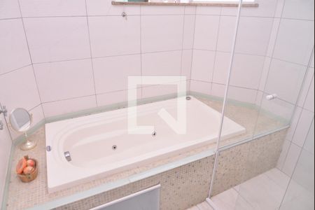 Casa à venda com 250m², 4 quartos e 4 vagasBanheira