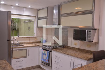 Casa à venda com 250m², 4 quartos e 4 vagasCozinha - Armários