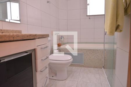Casa à venda com 250m², 4 quartos e 4 vagasBanheiro Suite 1