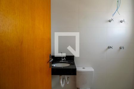 Casa à venda com 97m², 2 quartos e 4 vagas Casa à venda com 97m², 2 quartos e 4 vagasBanheiro da Suíte 2