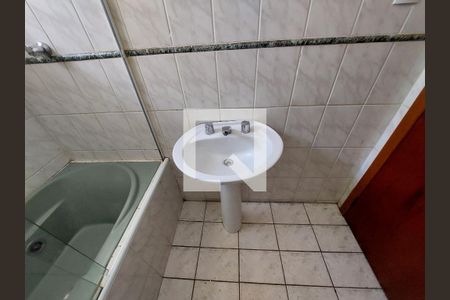 Casa à venda com 137m², 3 quartos e 2 vagas Casa à venda com 137m², 3 quartos e 2 vagasBanheiro 2